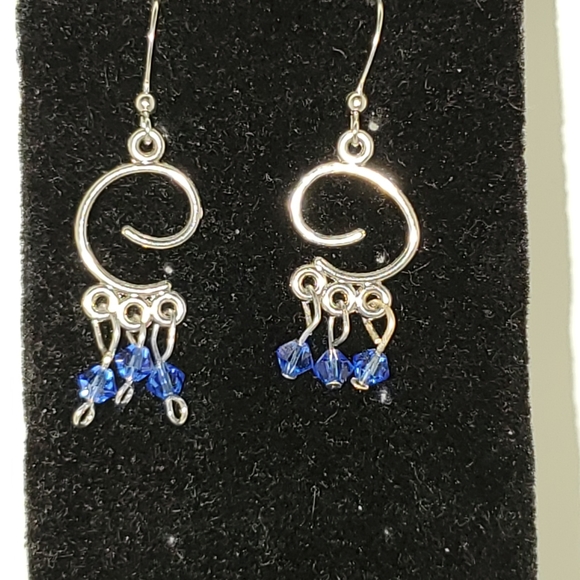Small dangle earrings - Picture 2 of 5